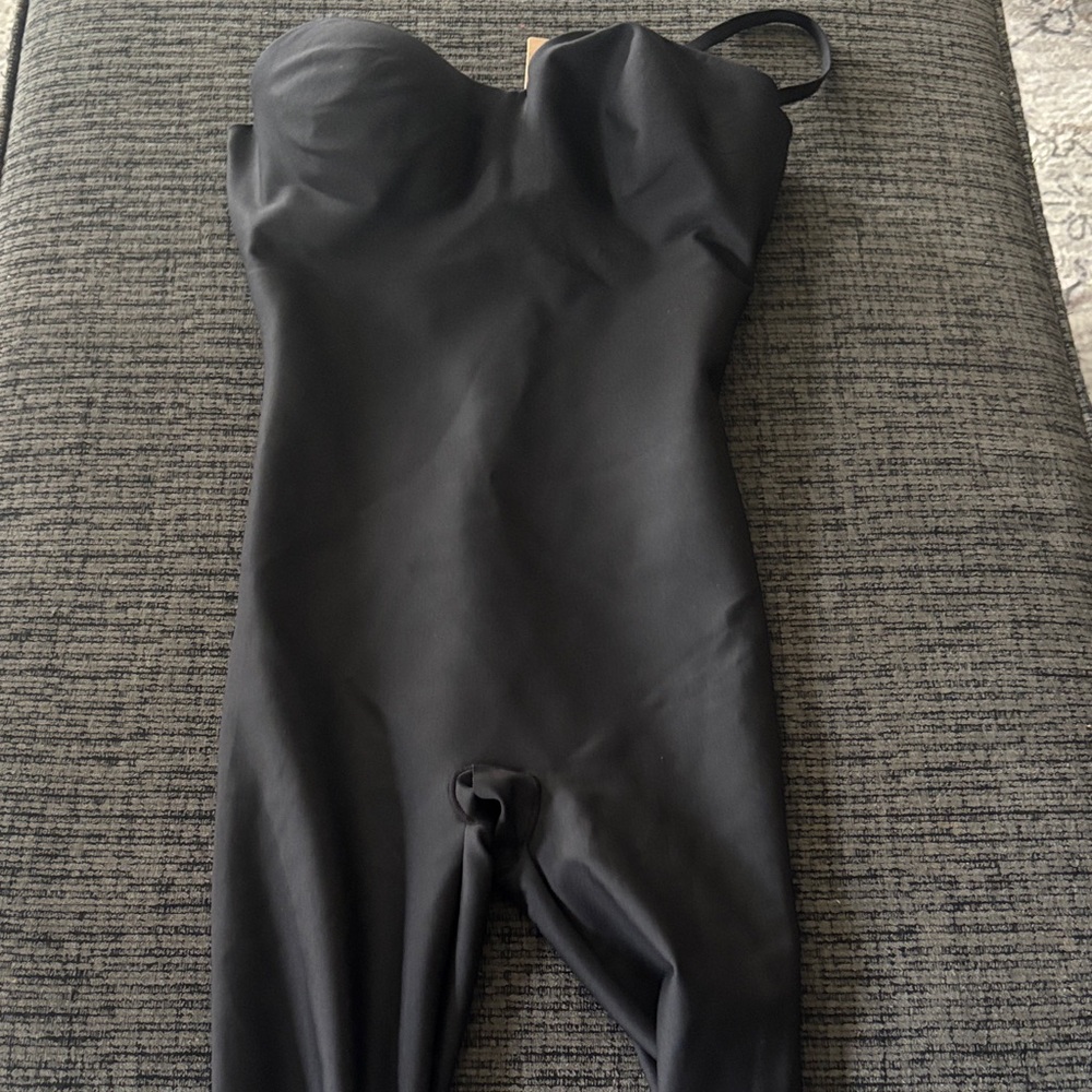 SKIMS Body CS underwire mid thigh $138 value